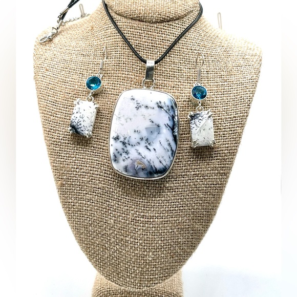 Dendritic Agate Pendant & Earrings Set - Picture 4 of 6